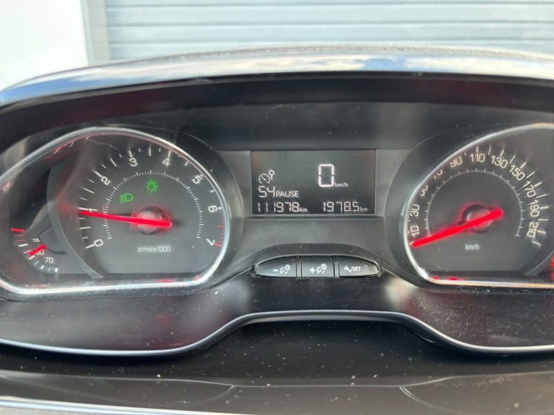 PEUGEOT 208 I 1.2 PURETECH 2015