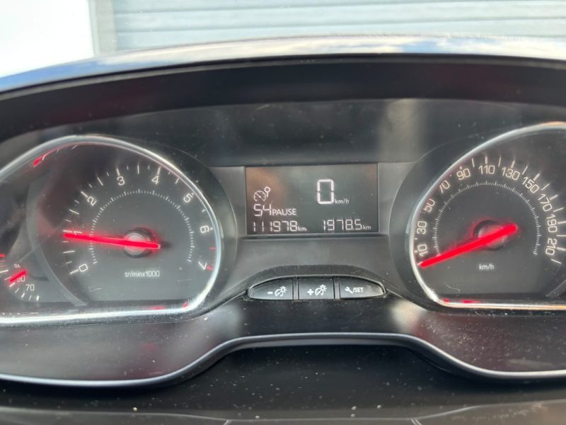 PEUGEOT 208 I 1.2 PURETECH 2015