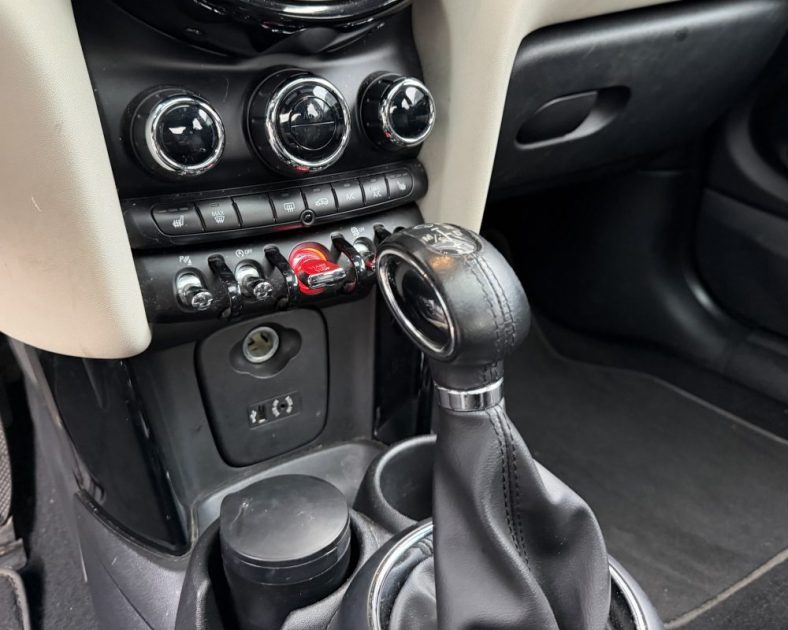 MINI Cooper 136 ch BVA7 – Finition BLACKFRIARS- Toit ouvrant - Caméra - ENTRETIEN COMPLET