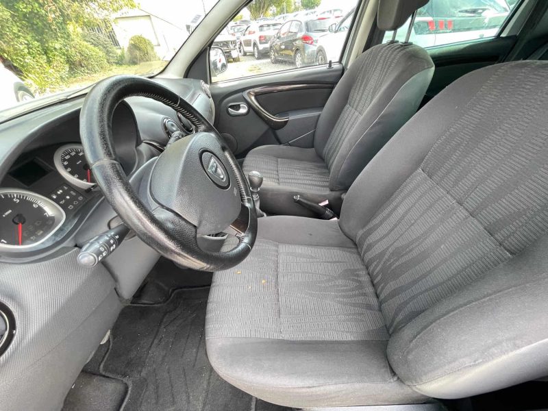 DACIA DUSTER 1.5 DCI 110 CH 4X4 LAUREATE 2012