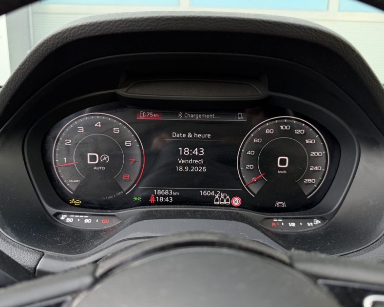 AUDI Q2 35 TFSI 150CH - S LINE - Toit ouvrant - 1er main - Couleur exclusive - Garantie Audi