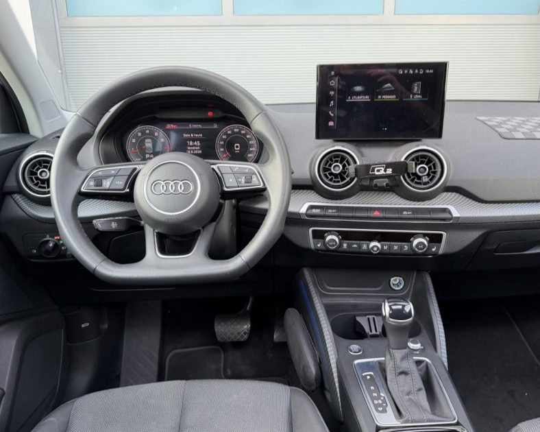 AUDI Q2 35 TFSI 150CH - S LINE - Toit ouvrant - 1er main - Couleur exclusive - Garantie Audi
