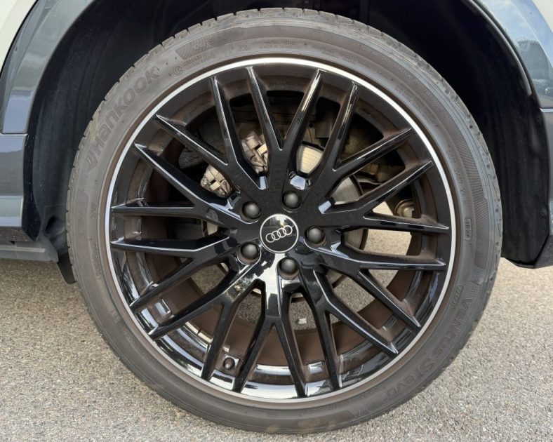 AUDI Q2 35 TFSI 150CH - S LINE - Toit ouvrant - 1er main - Couleur exclusive - Garantie Audi