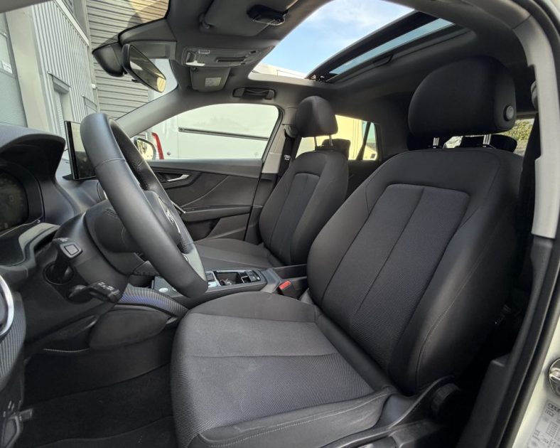 AUDI Q2 35 TFSI 150CH - S LINE - Toit ouvrant - 1er main - Couleur exclusive - Garantie Audi