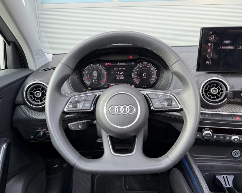 AUDI Q2 35 TFSI 150CH - S LINE - Toit ouvrant - 1er main - Couleur exclusive - Garantie Audi