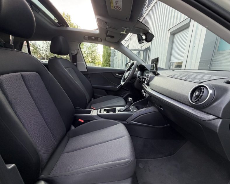 AUDI Q2 35 TFSI 150CH - S LINE - Toit ouvrant - 1er main - Couleur exclusive - Garantie Audi