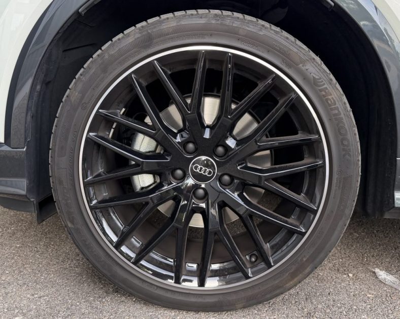 AUDI Q2 35 TFSI 150CH - S LINE - Toit ouvrant - 1er main - Couleur exclusive - Garantie Audi