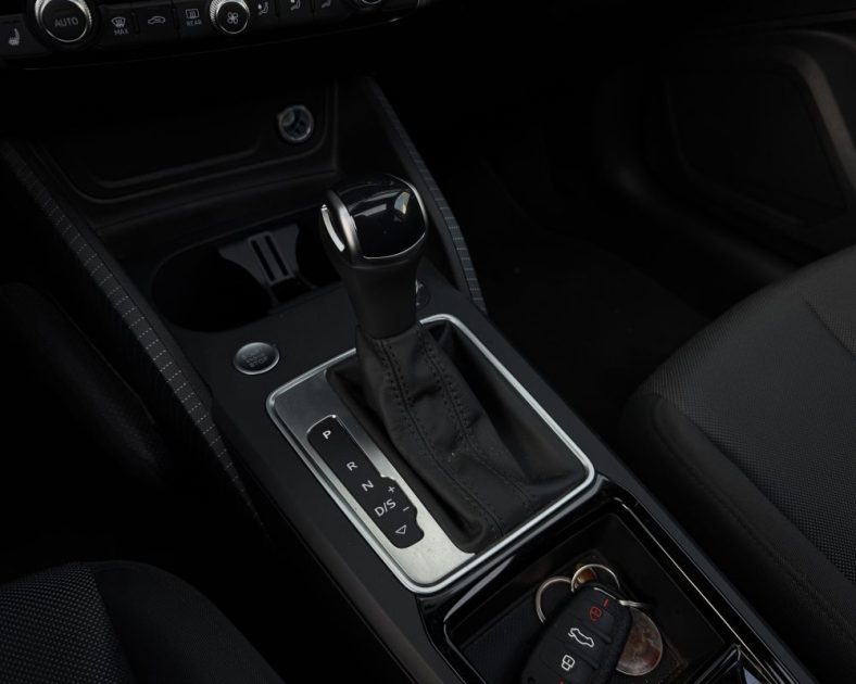AUDI Q2 35 TFSI 150CH - S LINE - Toit ouvrant - 1er main - Couleur exclusive - Garantie Audi