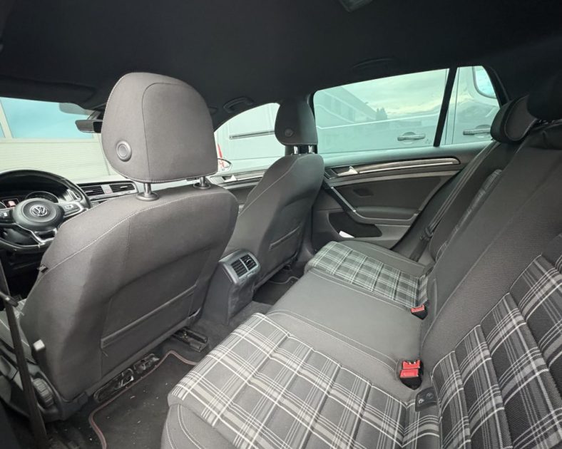 Volkswagen Golf VII 2.0 GTD 184ch 2016 — DISTRIBUTION NEUVE - 2 pneus neufs 