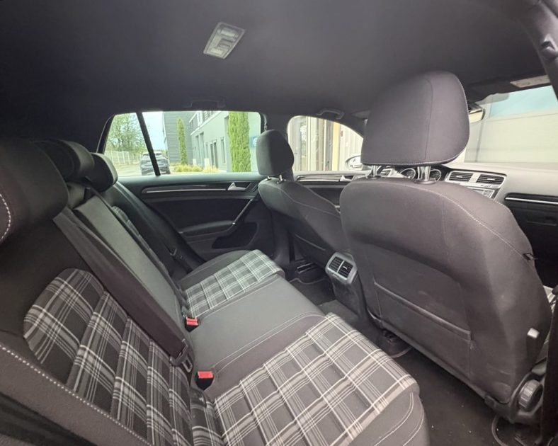 Volkswagen Golf VII 2.0 GTD 184ch 2016 — DISTRIBUTION NEUVE - 2 pneus neufs 
