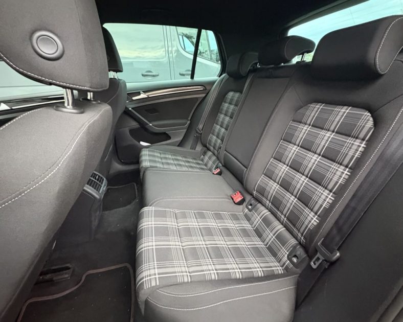 Volkswagen Golf VII 2.0 GTD 184ch 2016 — DISTRIBUTION NEUVE - 2 pneus neufs 