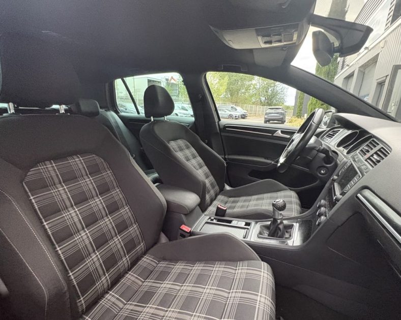 Volkswagen Golf VII 2.0 GTD 184ch 2016 — DISTRIBUTION NEUVE - 2 pneus neufs 