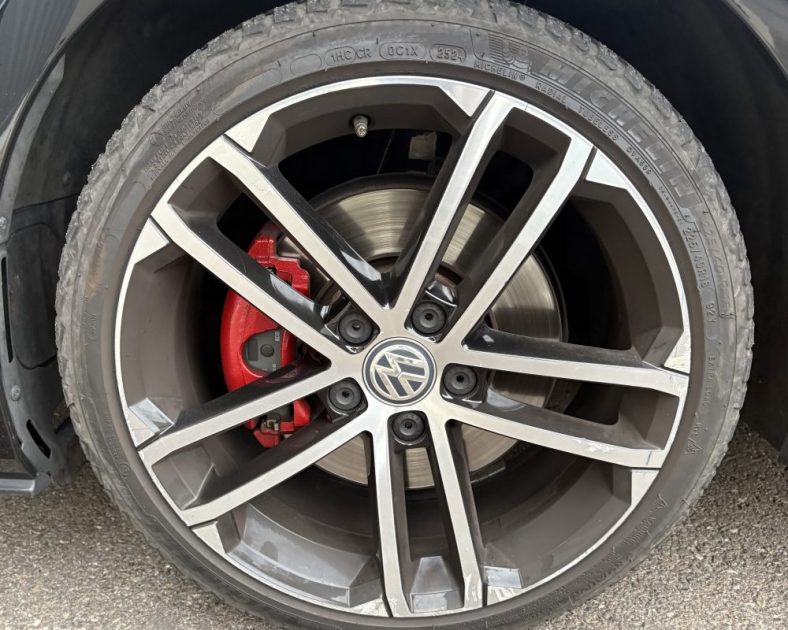 Volkswagen Golf VII 2.0 GTD 184ch 2016 — DISTRIBUTION NEUVE - 2 pneus neufs 