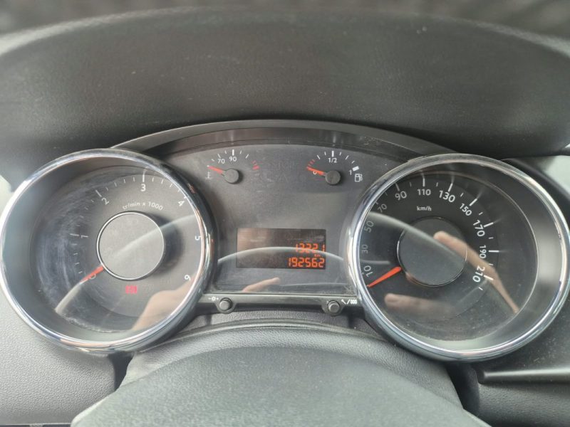 PEUGEOT 3008 1.6 HDI 110 ch