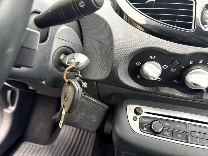 RENAULT TWINGO LIMITED 1.2L 75 ch GARANTIE 12 MOIS 