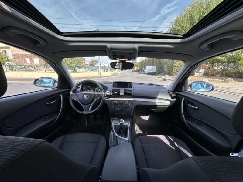 BMW SERIE 1 116I / TOIT OUVRANT / RADAR / CLIM / SIÈGE CHAUFFANT / PAIEMENT 4 OU 10 FOIS POSSIBLE 2009