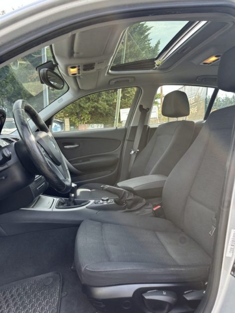 BMW SERIE 1 116I / TOIT OUVRANT / RADAR / CLIM / SIÈGE CHAUFFANT / PAIEMENT 4 OU 10 FOIS POSSIBLE 2009