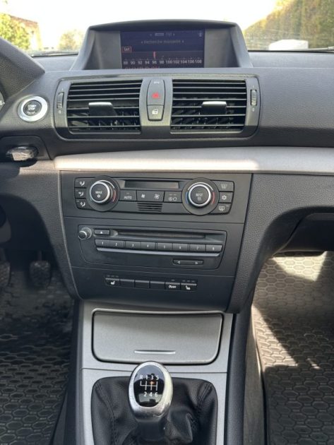 BMW SERIE 1 116I / TOIT OUVRANT / RADAR / CLIM / SIÈGE CHAUFFANT / PAIEMENT 4 OU 10 FOIS POSSIBLE 2009