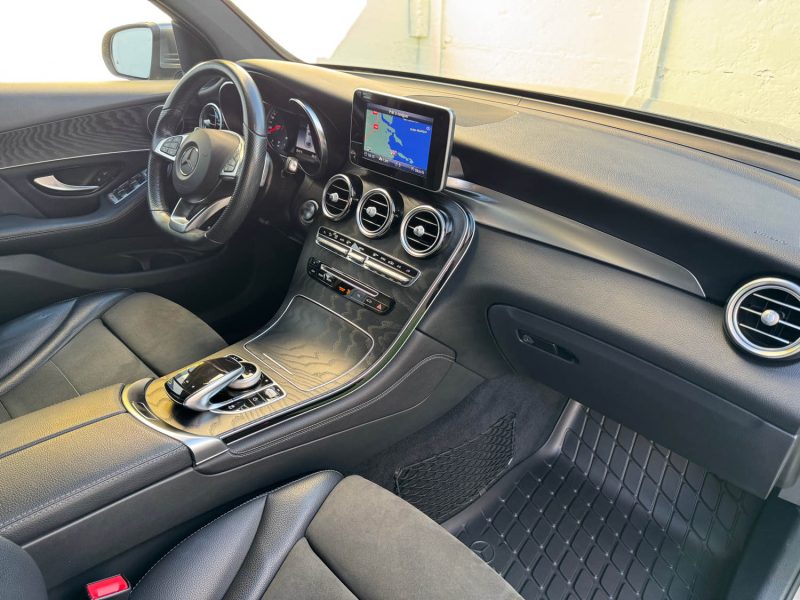 MERCEDES GLC COUPE COUPE SPORTLINE 220D 4MATIC 9G-TRONIC/ATTELAGE SUIVI MERCEDES GARANTIE 12 MOIS