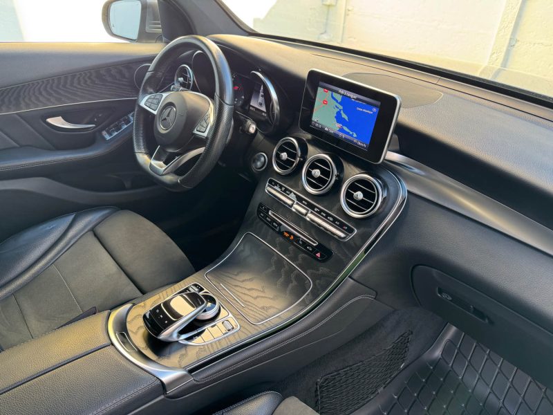 MERCEDES GLC COUPE COUPE SPORTLINE 220D 4MATIC 9G-TRONIC/ATTELAGE SUIVI MERCEDES GARANTIE 12 MOIS