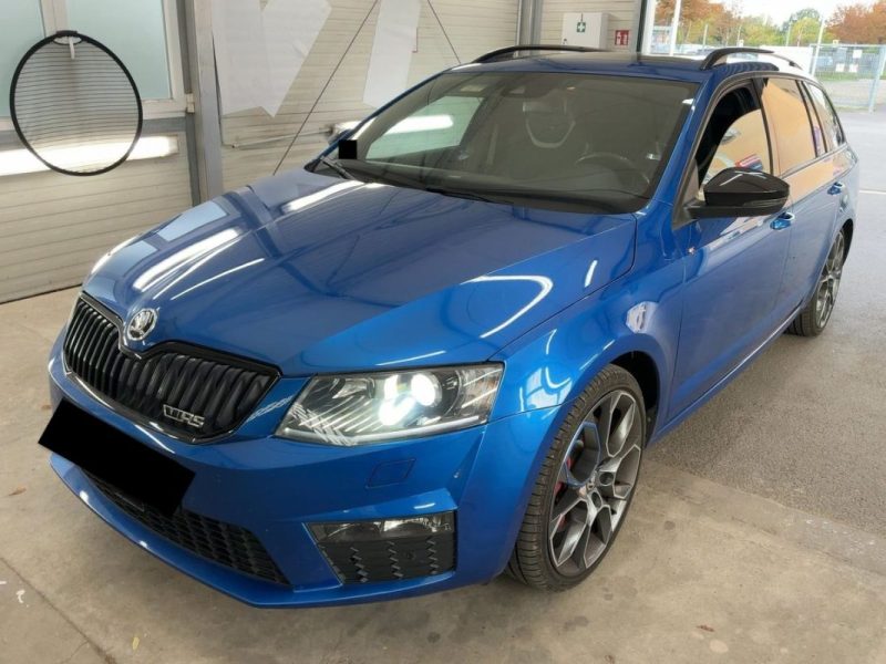SKODA OCTAVIA COMBI 2.0 TSI 220 RS DSG*PANO*XENON*CUIR