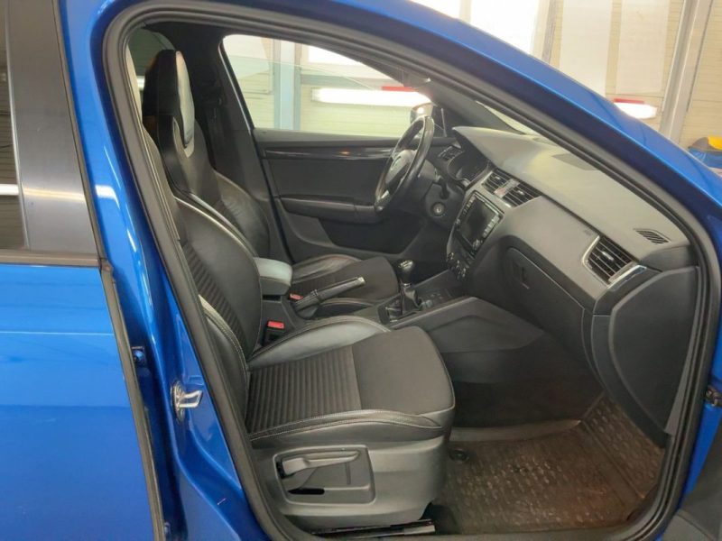 SKODA OCTAVIA COMBI 2.0 TSI 220 RS DSG*PANO*XENON*CUIR