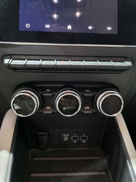 Renault Captur Initiale Paris E Tech 160Ch PLUG-IN, HAUT DE GAMME, Faible KM , Entretien Renault