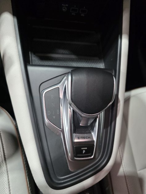 Renault Captur Initiale Paris E Tech 160Ch PLUG-IN, HAUT DE GAMME, Faible KM , Entretien Renault
