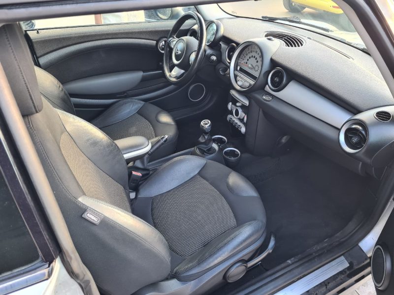 MINI MINI 1.6 COOPER 2010 AVEC SEULEMENT 125000KMS