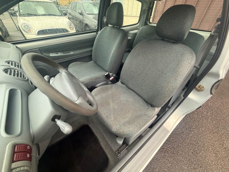RENAULT TWINGO 1 PHASE 3 BOITE AUTOMATIQUE 1.2I - 8V 60CV 2003