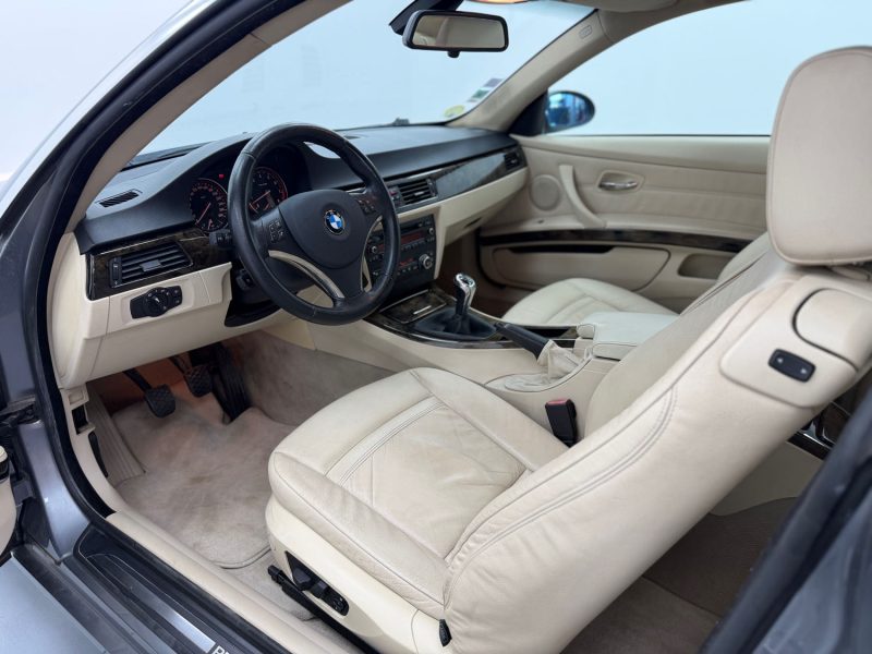 BMW SERIE 3 E92 330 I 272 CV / 6 CYLINDRES / TOIT OUVRANT / INTERIEUR CUIRE 