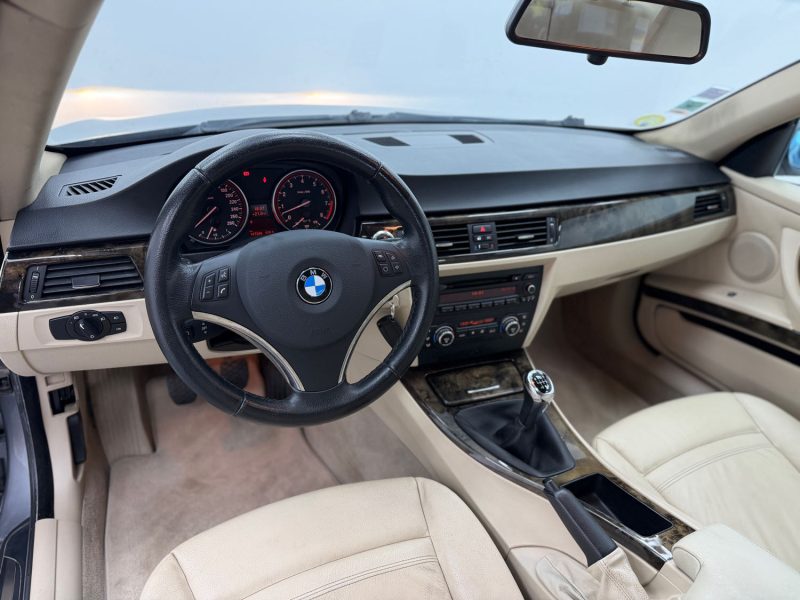BMW SERIE 3 E92 330 I 272 CV / 6 CYLINDRES / TOIT OUVRANT / INTERIEUR CUIRE 