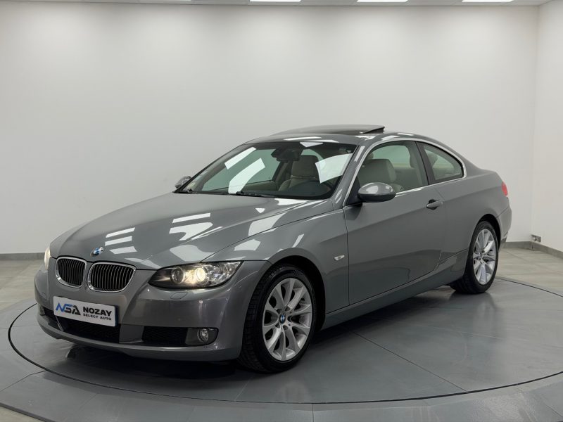BMW SERIE 3 E92 330 I 272 CV / 6 CYLINDRES / TOIT OUVRANT / INTERIEUR CUIRE 
