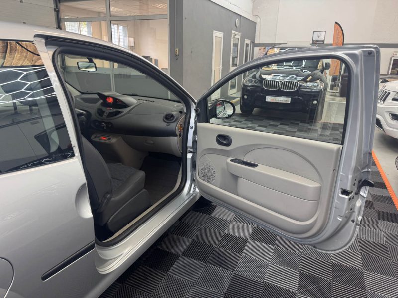 RENAULT TWINGO II SEULEMENT 38000KMS 1.2 60ch EXPRESSION GARANTIE 12 MOIS 1ERE MAIN SUPER ETAT