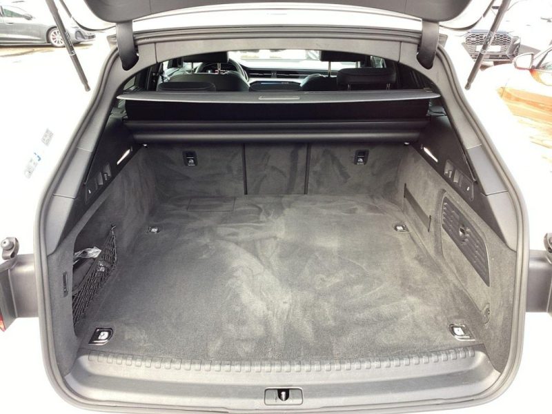 AUDI A6 AVANT 55 TFSIE COMPETITION 
