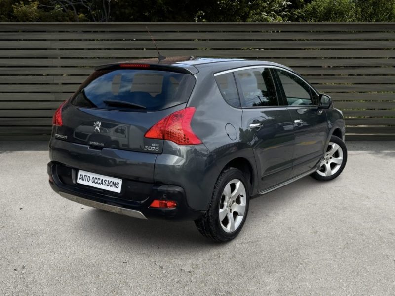 PEUGEOT 3008 1.6 HDI 115Ch PACK ALLURE FULL OPTIONS GPS/CLIM/TOIT 1er MAIN 119000KM
