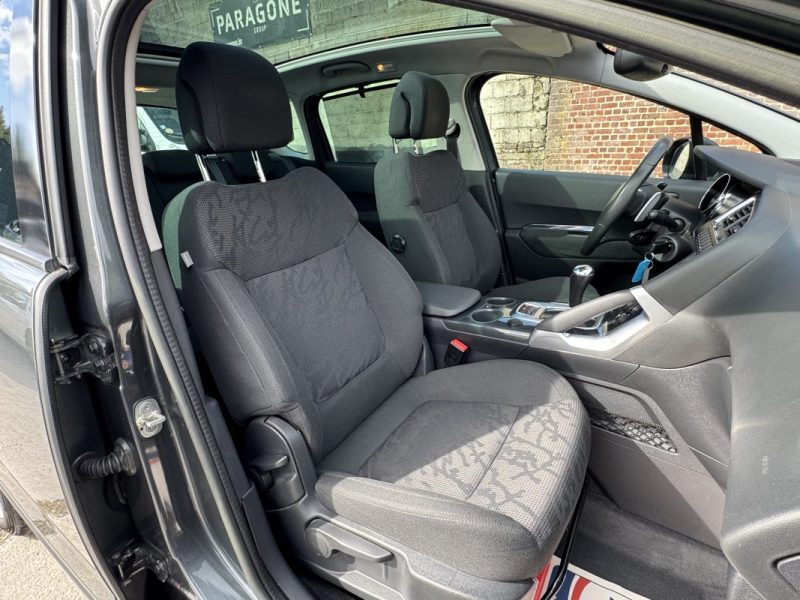 PEUGEOT 3008 1.6 HDI 115Ch PACK ALLURE FULL OPTIONS GPS/CLIM/TOIT 1er MAIN 119000KM