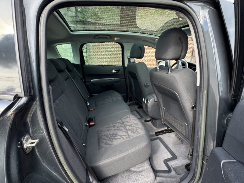 PEUGEOT 3008 1.6 HDI 115Ch PACK ALLURE FULL OPTIONS GPS/CLIM/TOIT 1er MAIN 119000KM