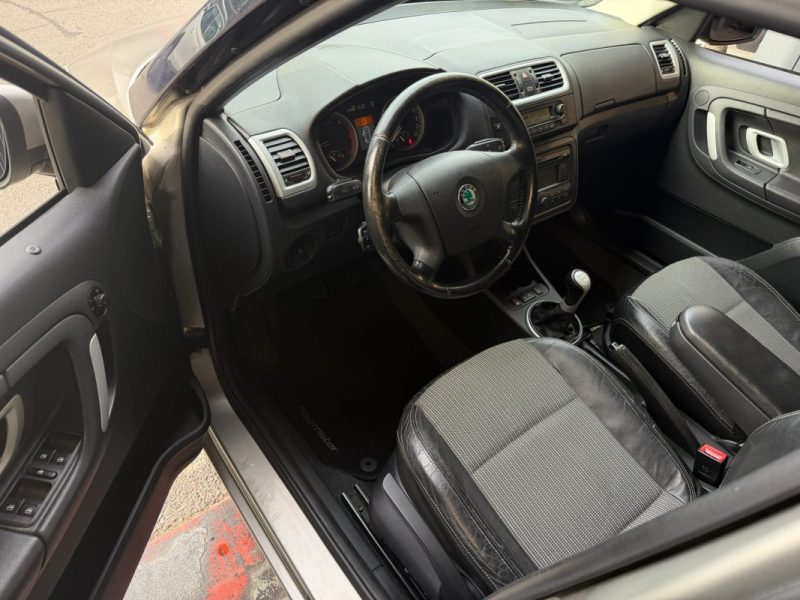 SKODA ROOMSTER 1.9 TDI 105 Cv TOIT PANORAMIQUE - PAIEMENT EN 4X POSSIBLE