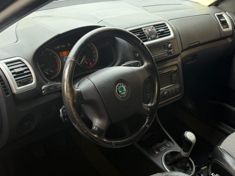 SKODA ROOMSTER 1.9 TDI 105 Cv TOIT PANORAMIQUE - PAIEMENT EN 4X POSSIBLE