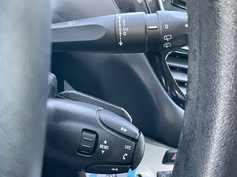 PEUGEOT 208 1.2 68 CH BVM5 LIKE  2017