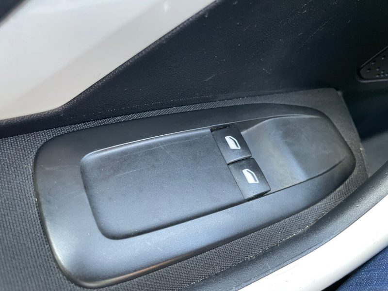 PEUGEOT 208 1.2 68 CH BVM5 LIKE  2017