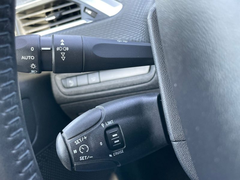 PEUGEOT 208 1.2 82CH SIGNATURE 2019