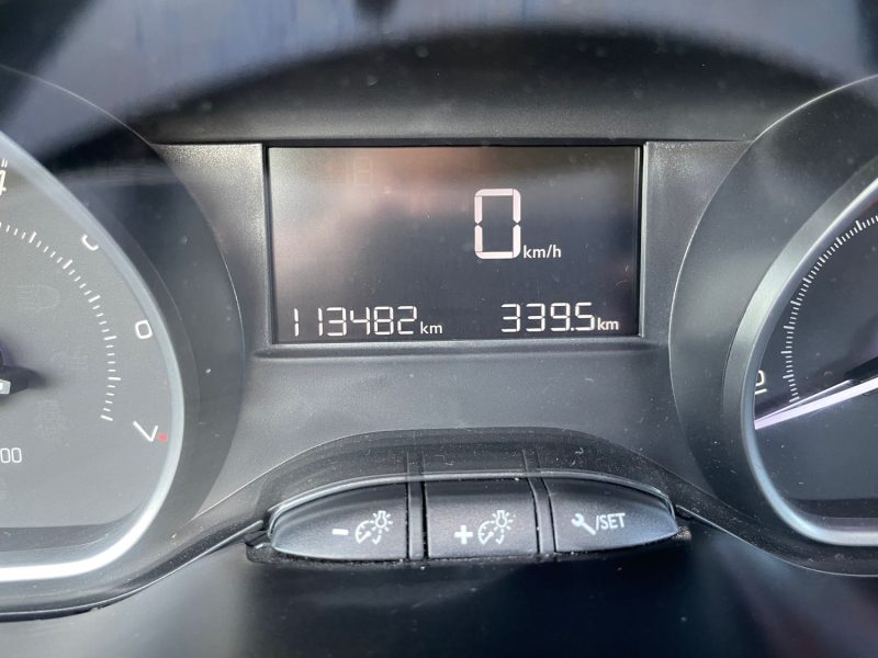 PEUGEOT 208 1.2 82CH SIGNATURE 2019