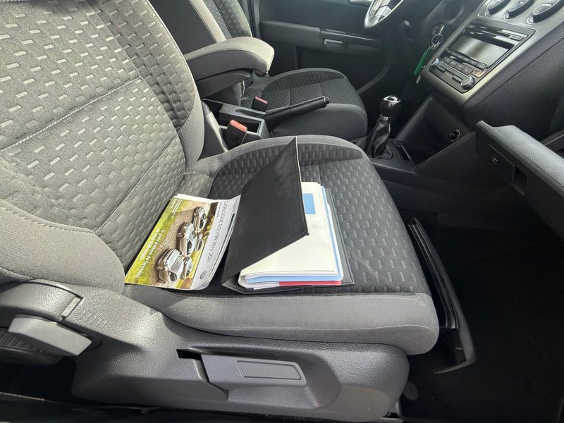 VOLKSWAGEN TOURAN 1ER MAIN PHASE 2 1.9 TDI - 8V TURBO 105CV 2009