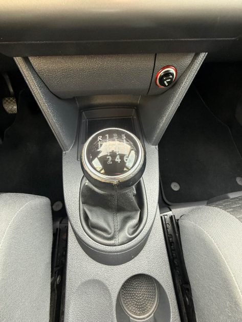 VOLKSWAGEN TOURAN 1ER MAIN PHASE 2 1.9 TDI - 8V TURBO 105CV 2009