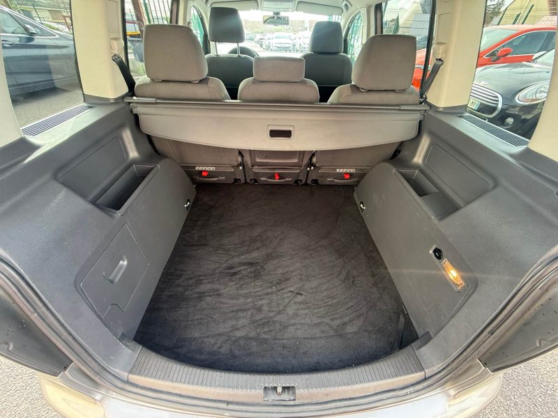 VOLKSWAGEN TOURAN 1ER MAIN PHASE 2 1.9 TDI - 8V TURBO 105CV 2009