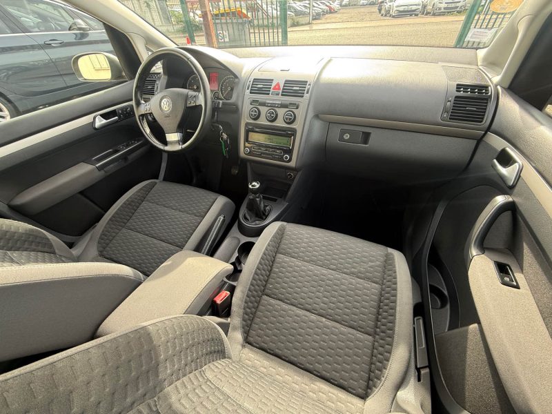 VOLKSWAGEN TOURAN 1ER MAIN PHASE 2 1.9 TDI - 8V TURBO 105CV 2009
