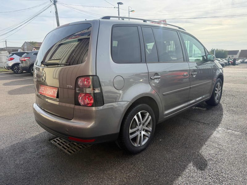 VOLKSWAGEN TOURAN 1ER MAIN PHASE 2 1.9 TDI - 8V TURBO 105CV 2009