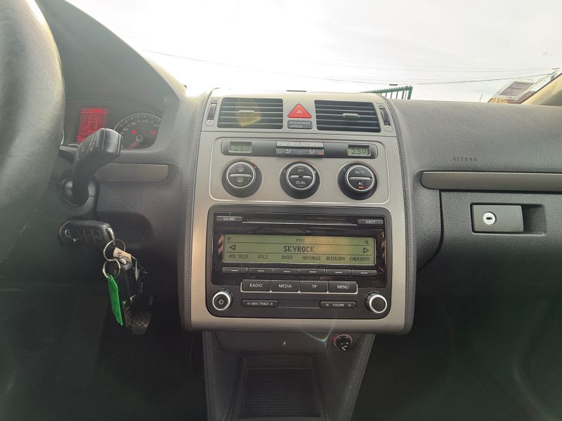 VOLKSWAGEN TOURAN 1ER MAIN PHASE 2 1.9 TDI - 8V TURBO 105CV 2009